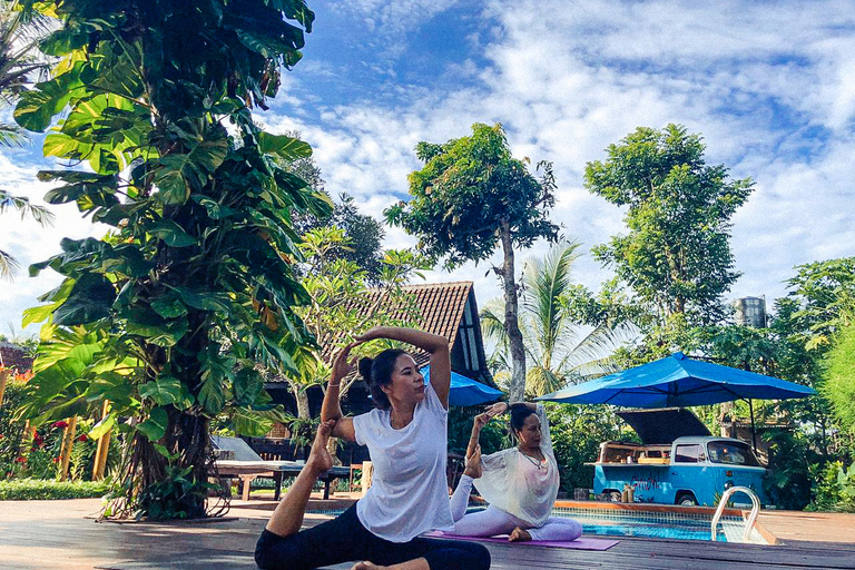 Bali: clase de yoga y ritual privado de agua de un día completo