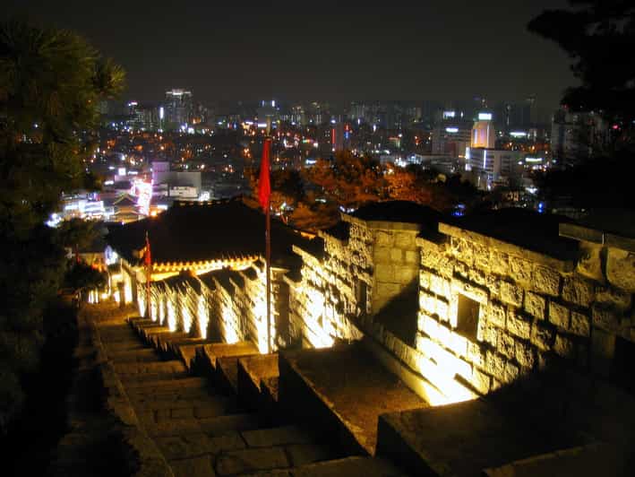 Au départ de Séoul Visite nocturne de la forteresse de Hwaseong, site