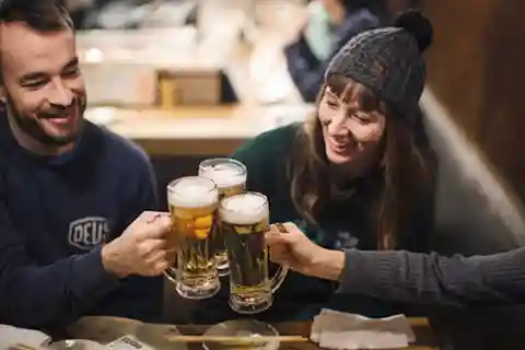 Osaka : visite guidée de 2 heures à la découverte des bars avec un habitant de Temma