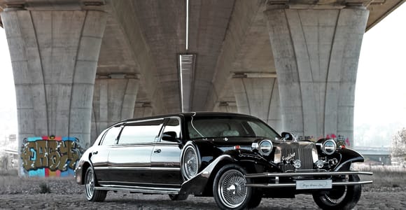 Prague: 1-Hour Private Vintage Limousine Rental
