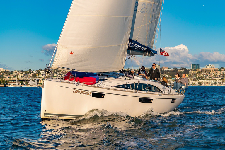 San Diego: Koppla av på en lyxsegling på morgonen, dagen eller solnedgångenAllmän 2-timmars morgonsegling