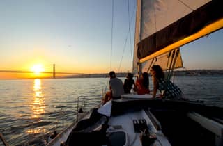 Lissabon: Segeltour mit Wein und Snacks