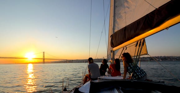 Lisbon: Sailing Tour with Wine and Snacks