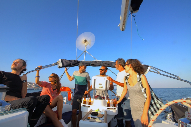 Ir a navegar - Tour de navegación en LisboaLisboa: tour histórico en velero de 2 horas con bebidas