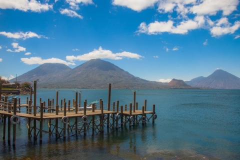 Ab Guatemala-Stadt: Tagestour zum Lago de AtitlánDer Atitlán-See und San Juan La Laguna von Guatemala-Stadt aus