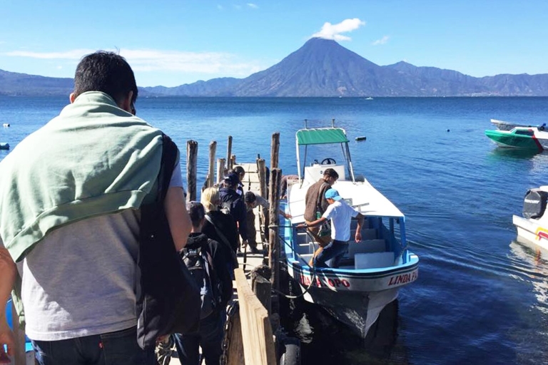 Ab Guatemala-Stadt: Tagestour zum Lago de AtitlánDer Atitlán-See und San Juan La Laguna von Guatemala-Stadt aus