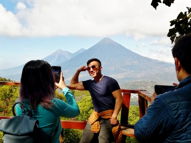 Visit Excursão ao vulcão Pacaya e fontes termais na Cidade da Guatemala in Città del Guatemala, Guatemala