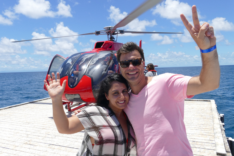 Crucero por la Gran Barrera de Coral exterior y vuelo panorámico en helicóptero