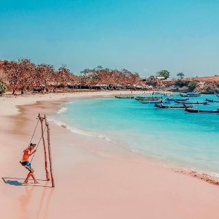 Pink Beach and Southeast Gili Islands Full Day Private Tour