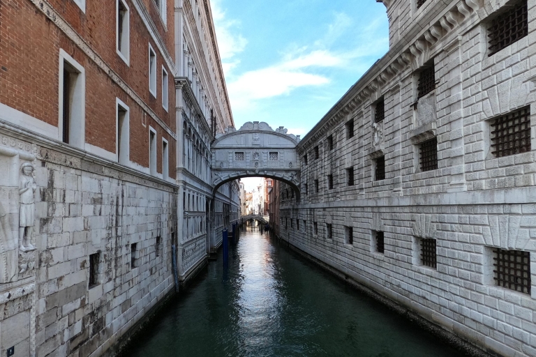 Wenecja: Pałac Dożów i tarasy bazyliki św. MarkaWycieczka po angielsku