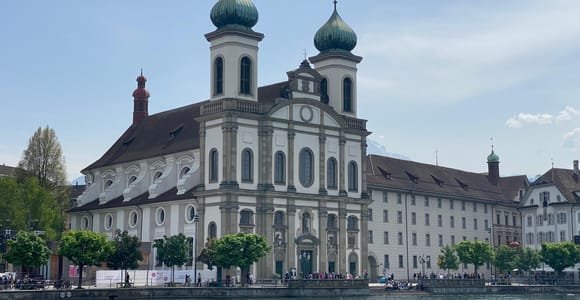 Luzern neu entdecken: Selbstgeführte Stadtführung mit Lesung