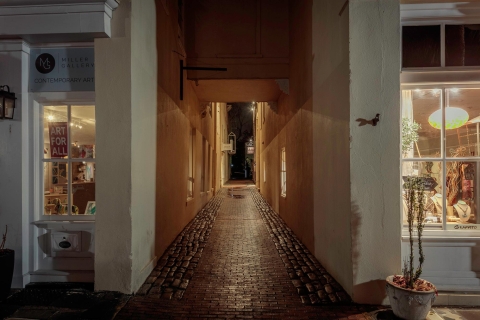 Charleston: tour de fantasmas a pie por la historia embrujadaTour de los terrores de Charleston de 1 hora