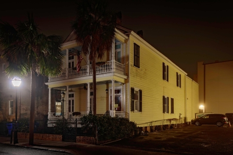 Charleston: tour de fantasmas a pie por la historia embrujadaTour de los terrores de Charleston de 1 hora