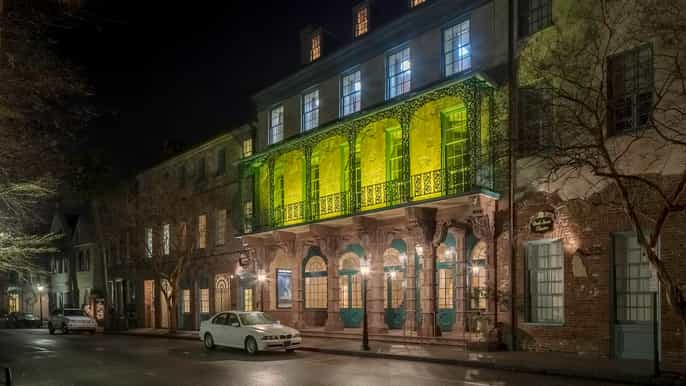 charleston haunted history walking ghost tour