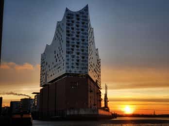 Hamburg: Express Outer Elbphilharmonie Führung Hamburg: Express Outer Elbphilharmonie Führung
