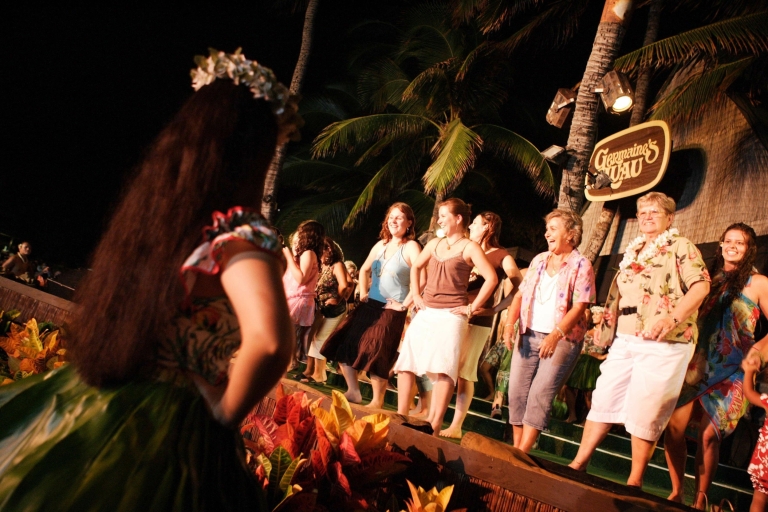 Oahu: Germaine's Traditionelle Luau Show & Buffet AbendessenOahu: Germaines traditionelles Luau und Abendessen Original