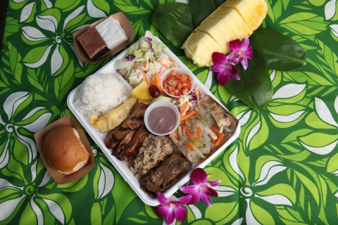 Oahu : Spectacle et dîner buffet de Germaine's Traditional LuauOahu: Luau traditionnel et dîner de luxe de Germaine