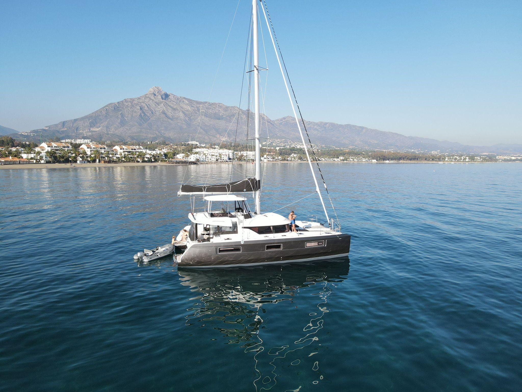 Sotogrande & P. Banus: Katamaranfahrt in der Gruppe