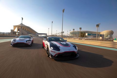 Abou Dhabi : séance de conduite d'une Aston Martin GT4