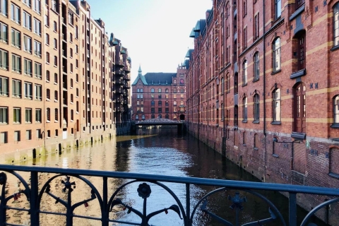 Hambourg: visite guidée à pied de Speicherstadt et HafenCityVisite privée en espagnol, anglais, français