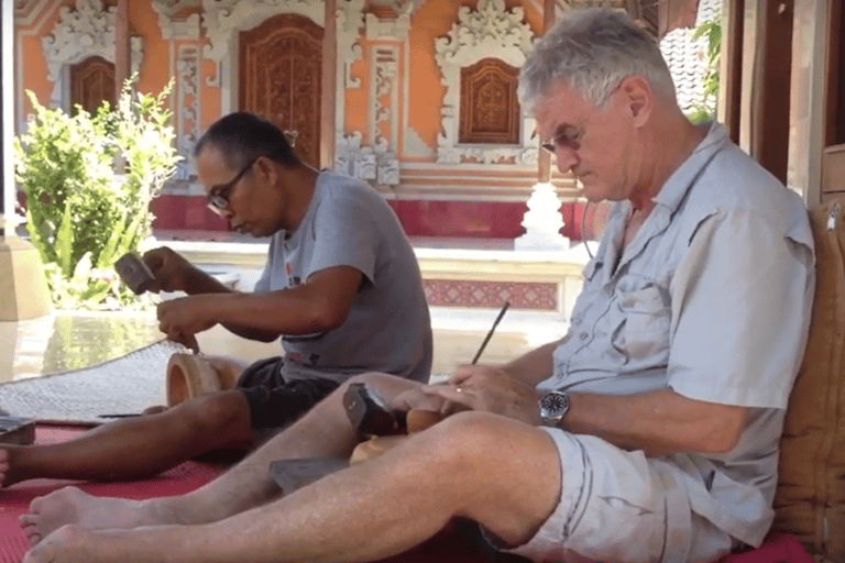 Ubud: clase de talla de madera en un hogar balinés