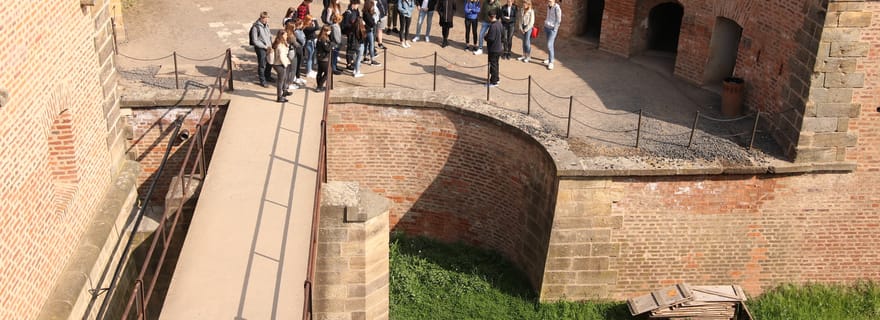Mémorial de Terezin : billet d'entrée combiné à une visite guidée à pied.