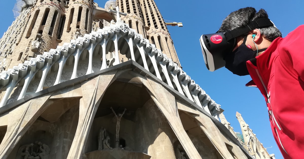 Barcelona Sagrada Familia Exterior Tour and VR Experience Barcelona Sagrada Familia Exterior Tour and VR Experience