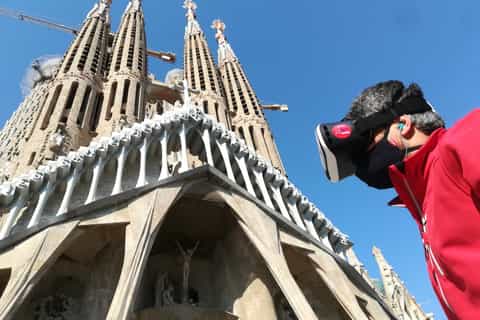 Barcelona: Sagrada Familia Exterior Tour and VR Experience