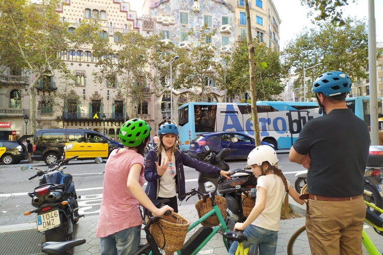 Barcelona: Sightseeing-Tour mit dem E-BikeBarcelona: 2,5-stündige E-Bike-Tour zu den wichtigsten Sehenswürdigkeiten auf Französisch