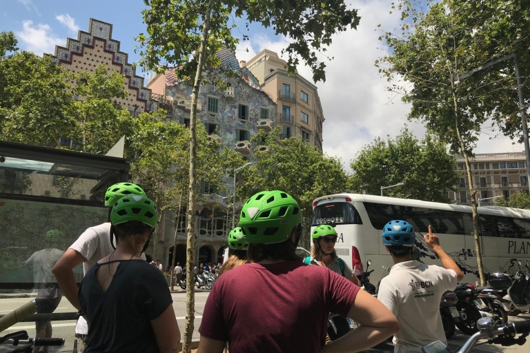 Barcelona: tour de 1,5 horas en bicicleta eléctricaBarcelona: recorrido turístico de 1,5 horas en bicicleta electrónica en francés