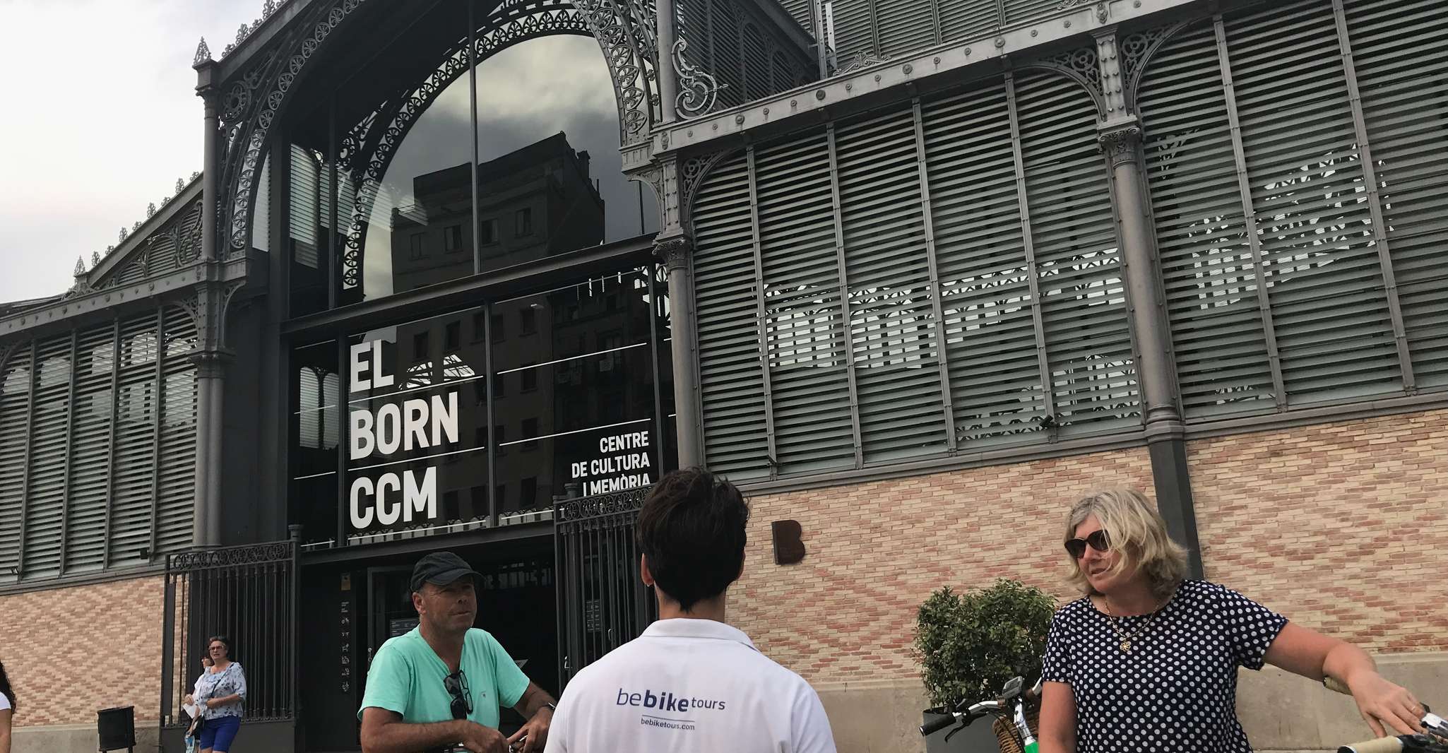 Barcelona: 2.5-Hour Bike or E-Bike Historical Tour photo 10