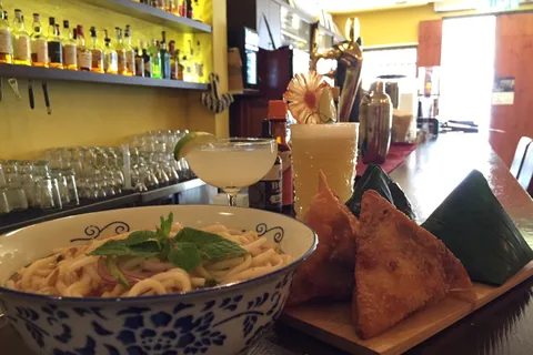 Penang: Georgetown Foodie Walking Tour with a Cocktail