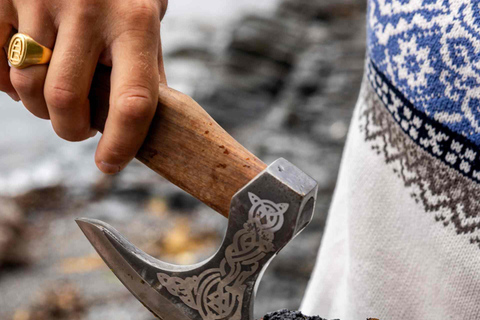 Oslo: Malmøya Guided Hike with Waffle & Salmon Experience