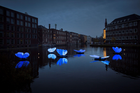 Amsterdam: Light Festival Boat with Drinks, Snack, GlühweinLight Festival Canal Cruise without Drinks