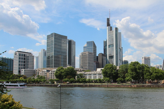 Frankfurt: Private or Shared Walking Tour