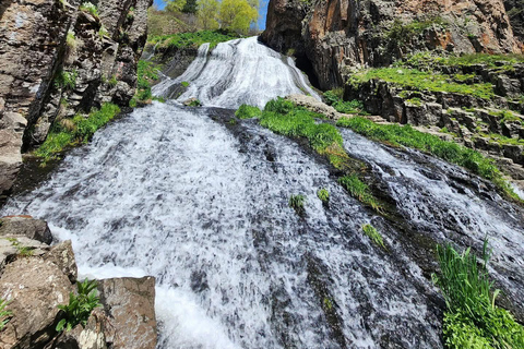 Yerevan: Jermuk Spa Town & Hot Spring Geyser Day Trip