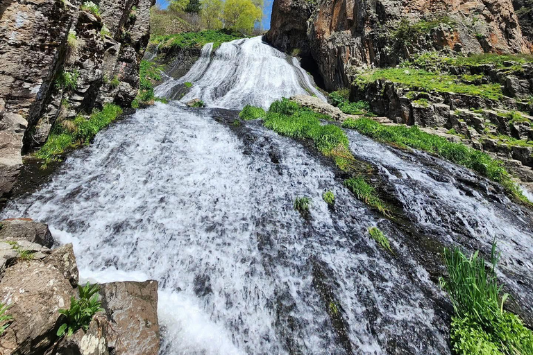 Yerevan: Jermuk Spa Town & Hot Spring Geyser Day Trip