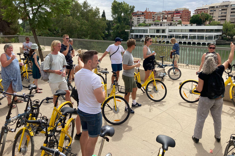 Sevilla: 2,5 uur privérondleiding door de stad per fietsSevilla: 2,5 uur privé stadstour per fiets