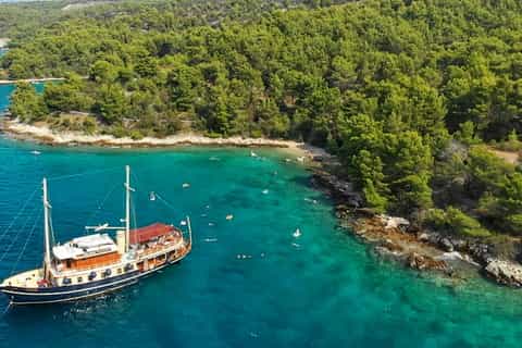 From Split: Brač and Šolta Island Cruise with Swimming
