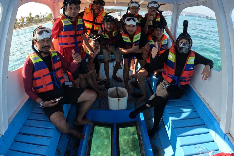 Lombok: Private Glass-Bottom Boat Tour with Snorkeling