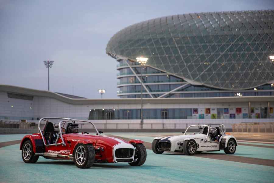 Abu Dhabi: Caterham Seven Fahrerfahrung