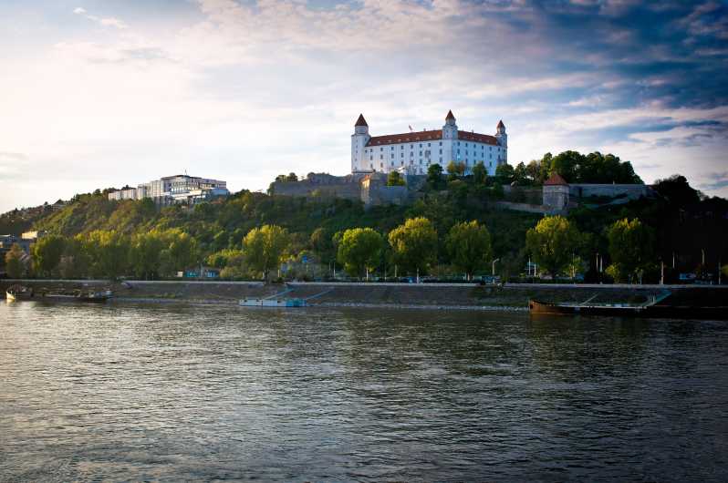 Вена: однодневная поездка в Братиславу с частным гидом и транспортом
