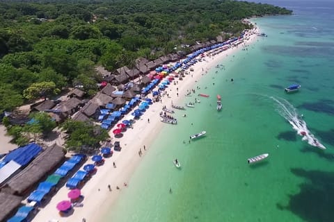 Cartagena: Playa Blanca Round-Trip Transfer