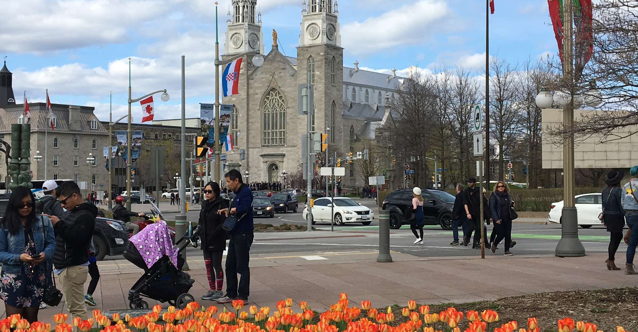 Montreal: Private Day Tour to Ottawa photo 2