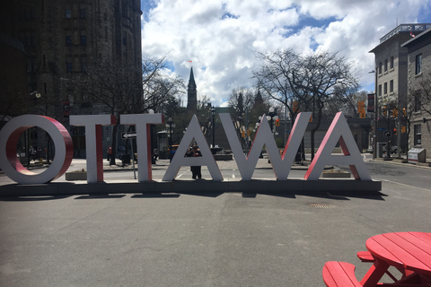 Ab Montreal: Private Tagestour nach Ottawa