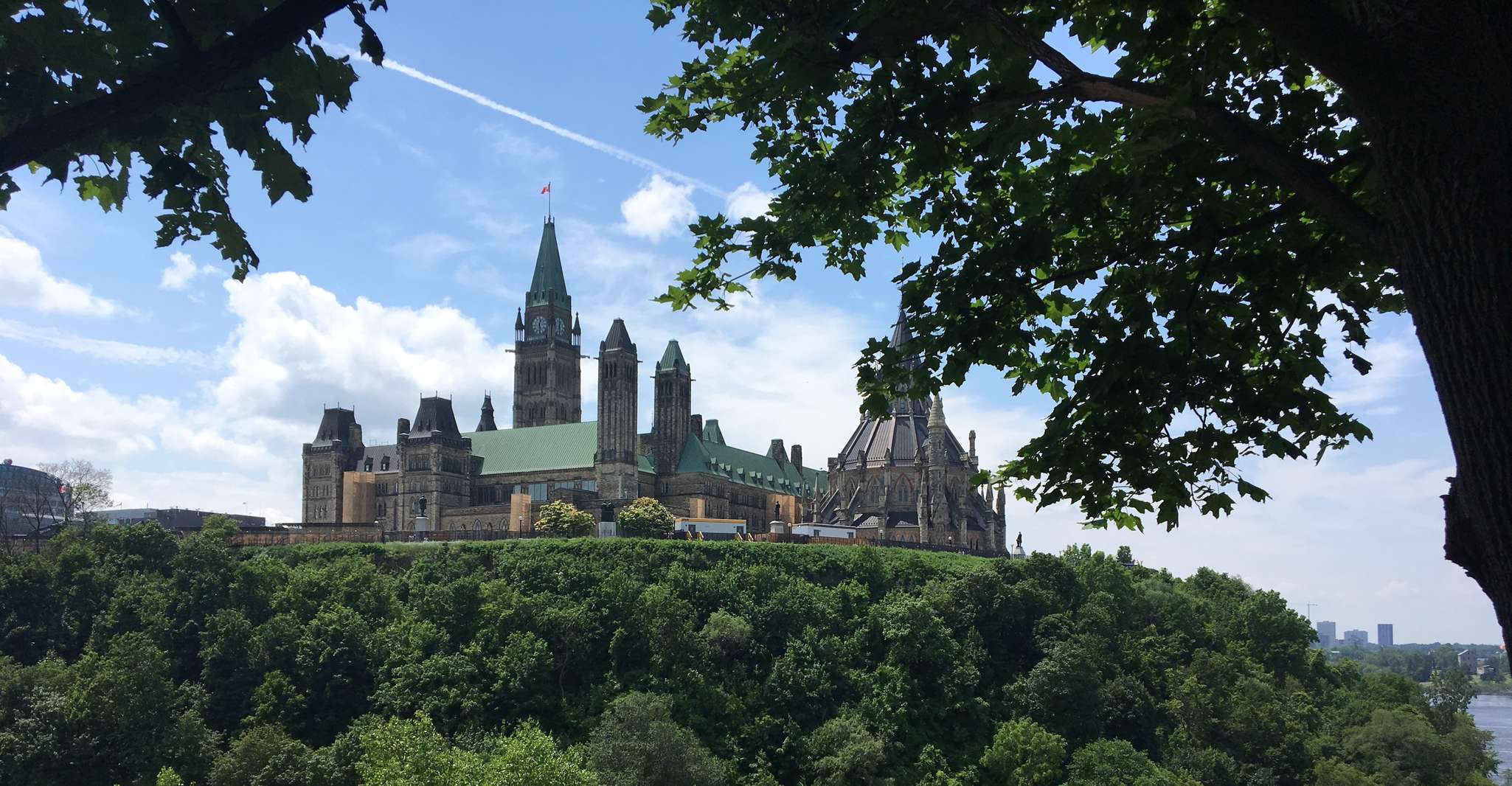 Montreal: Private Day Tour to Ottawa photo 4