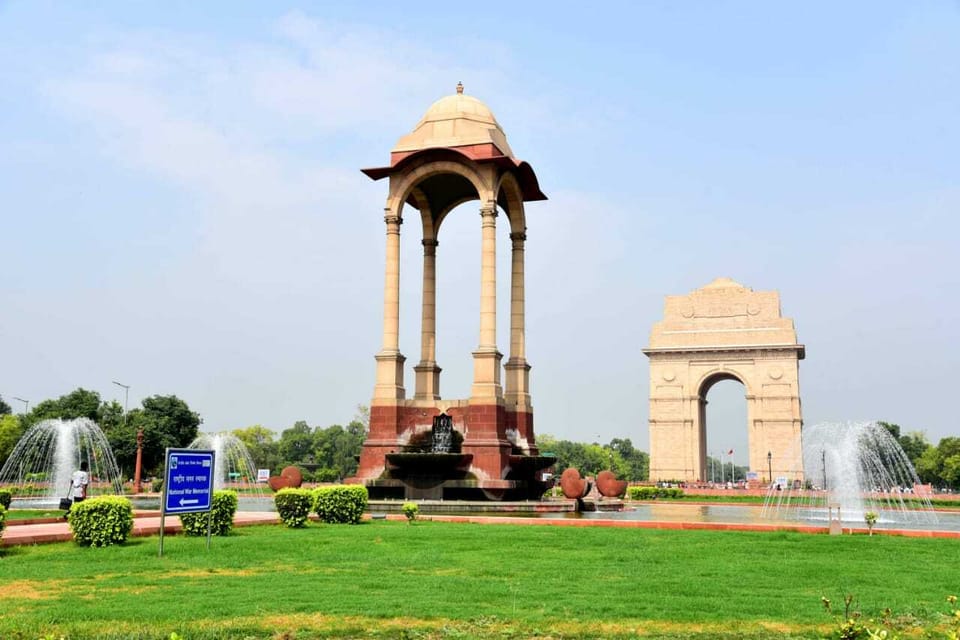 places to visit near delhi airport during layover