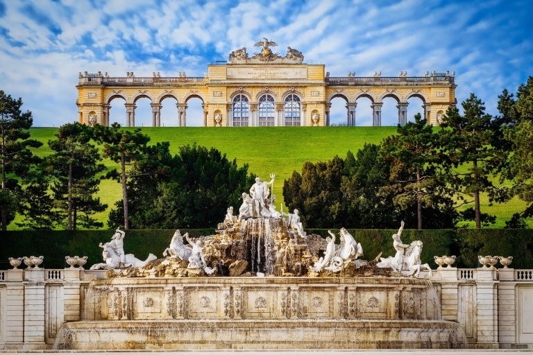 Wien: Schönbrunner Schloss Familienfreundliche Führung2,5-stündige Führung mit Kindermuseum und Zooeintritt