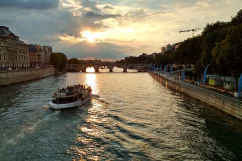 Paris: Seine Cruise & Crepe Tasting in der Nähe des Eiffelturms