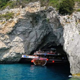 Desde Parga: crucero de día completo a las islas Paxi y las cuevas azules